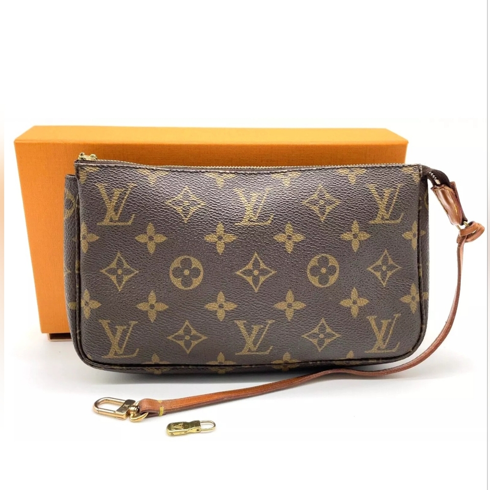 Auth Louis Vuitton pochette accessoires monogram with original box and ribbon